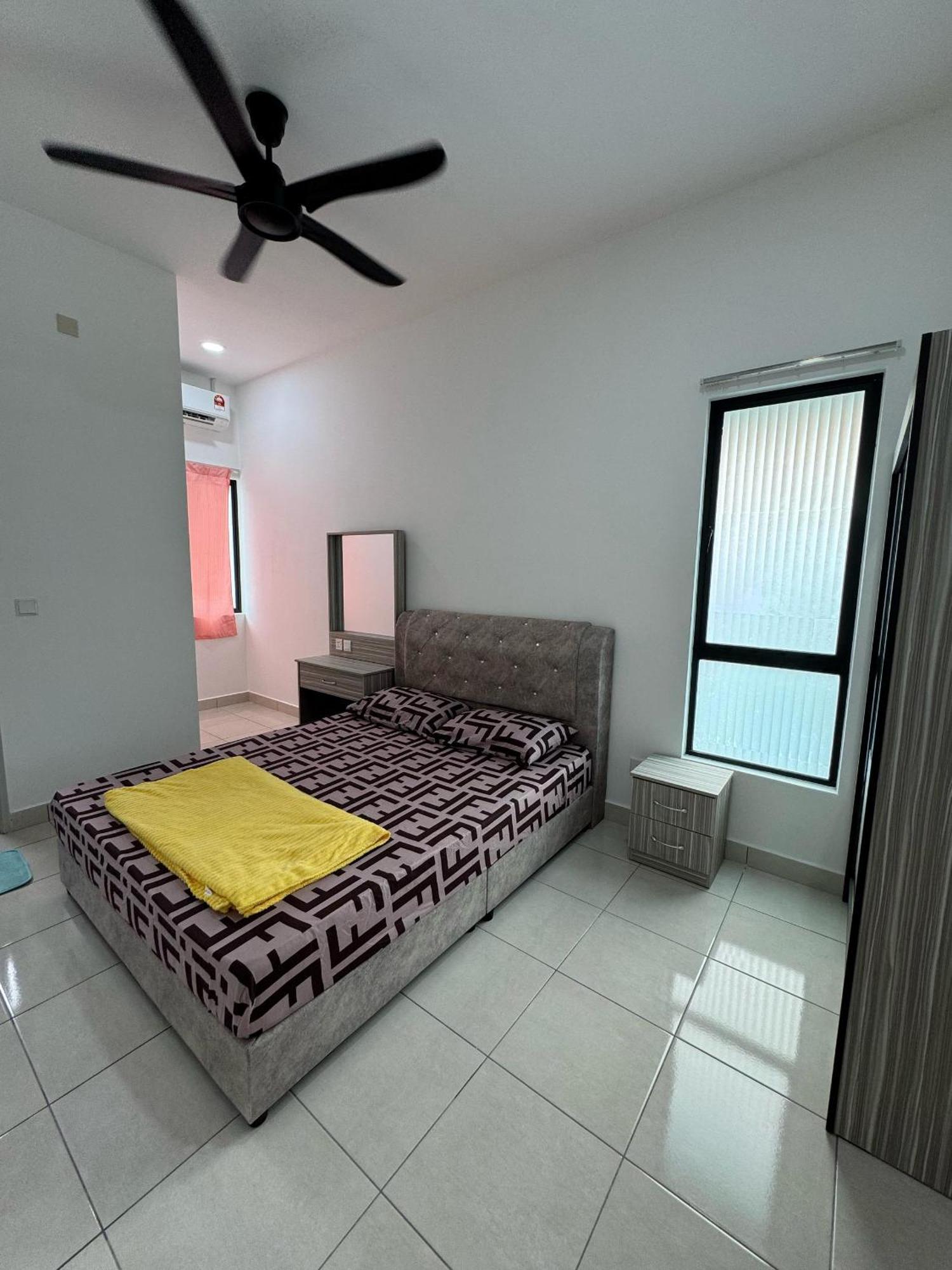 Rumah percutian Rimbun Kiara 2 10pax 2 Mins To Highway